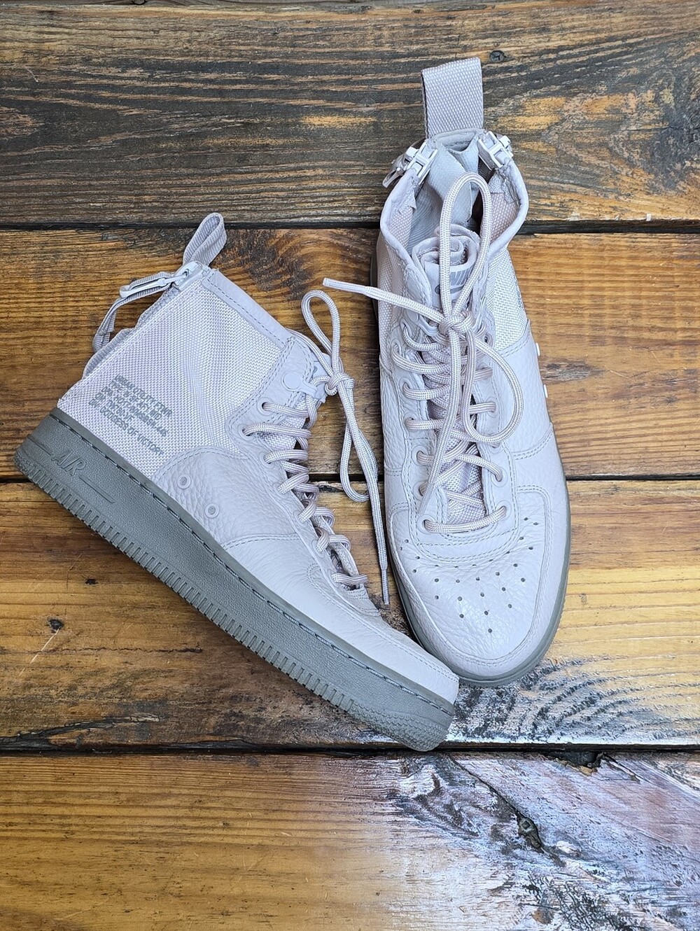 Nike Air Force 1 Special Field (SF) Mid.